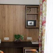 Photo of the whole room, Decorative detail