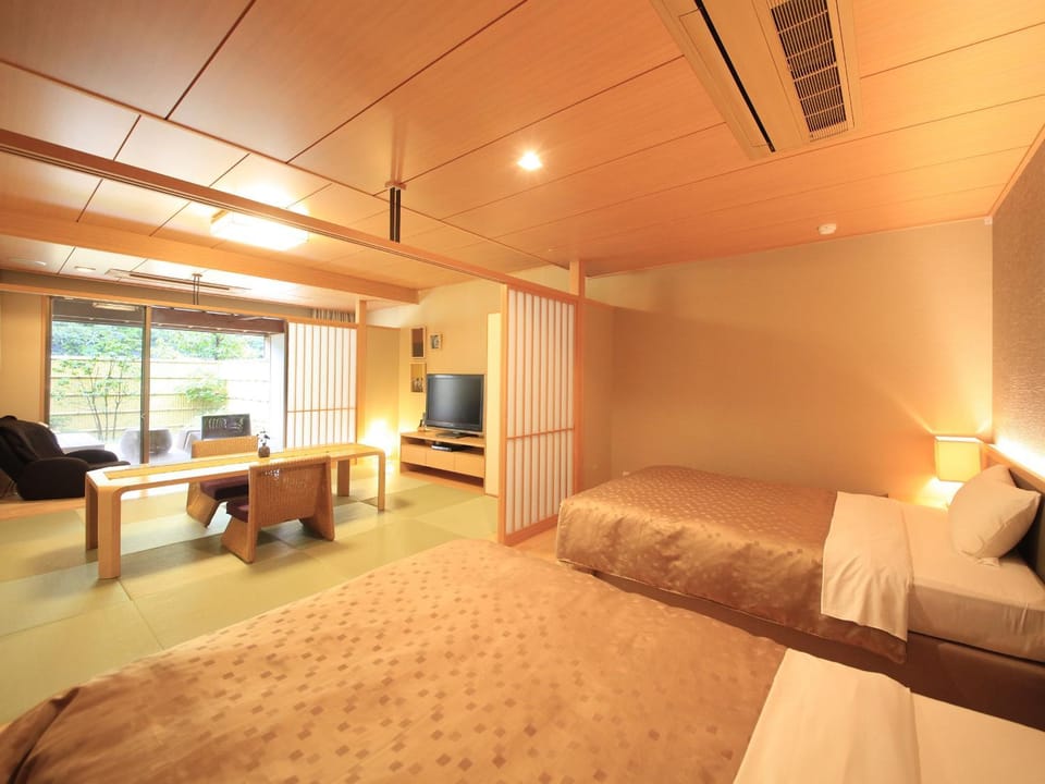 Bed, Hot Spring Bath, Massage, Photo of the whole room, Open Air Bath