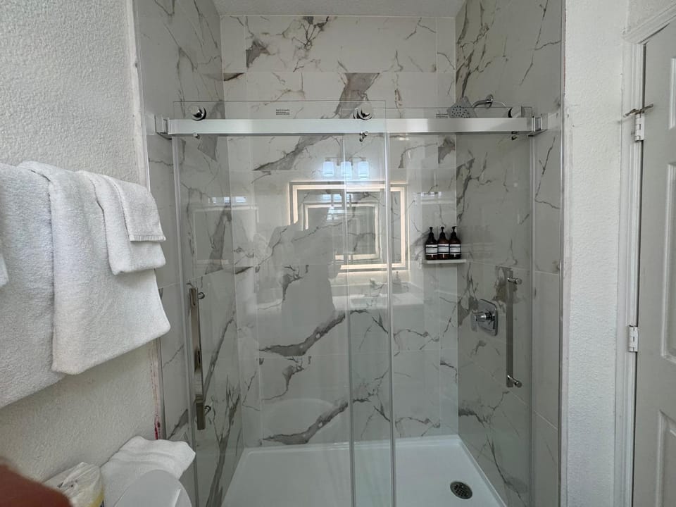 Shower, towels