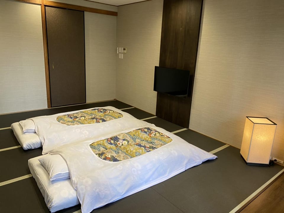 Bed, Living room