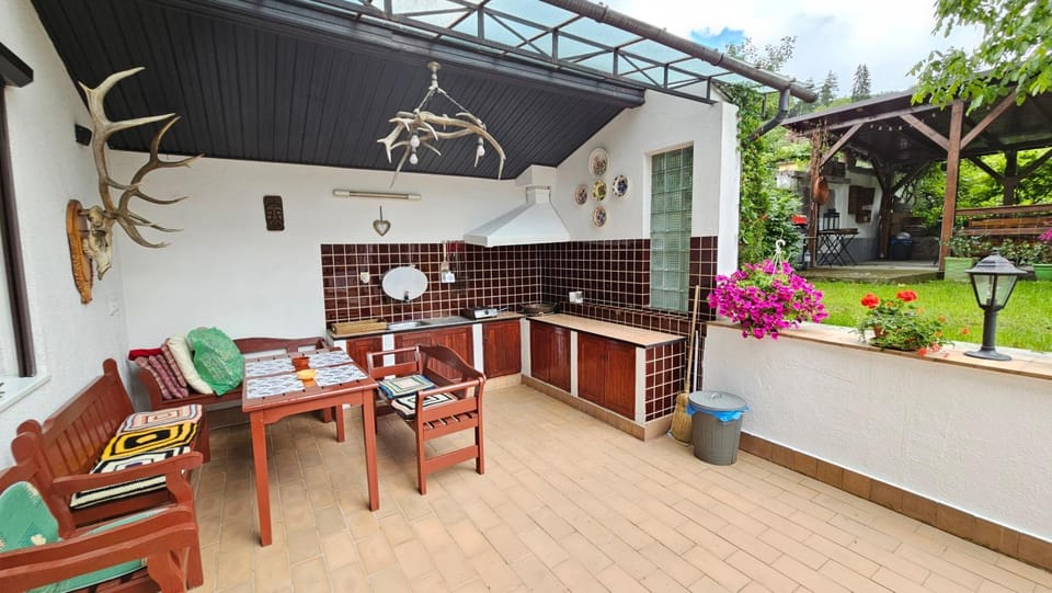 Property building, Patio, Day, Garden, View (from property/room), Balcony/Terrace, Seating area, Dining area, Garden view