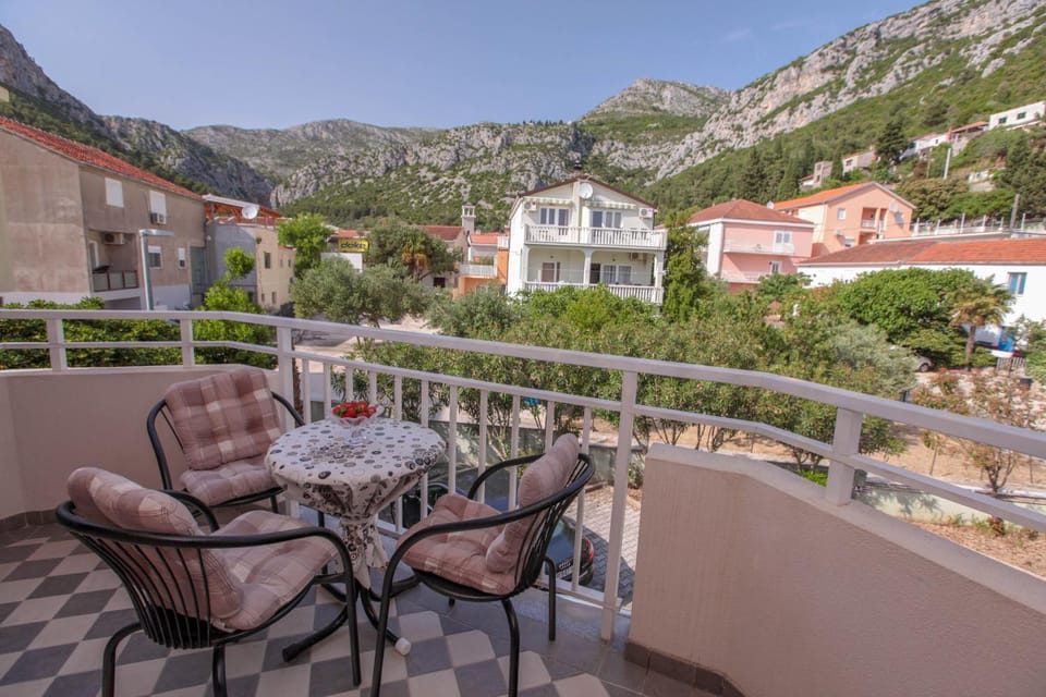 View (from property/room), Balcony/Terrace, City view, Mountain view