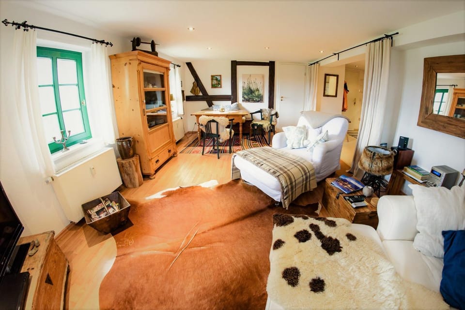 Living room, Photo of the whole room