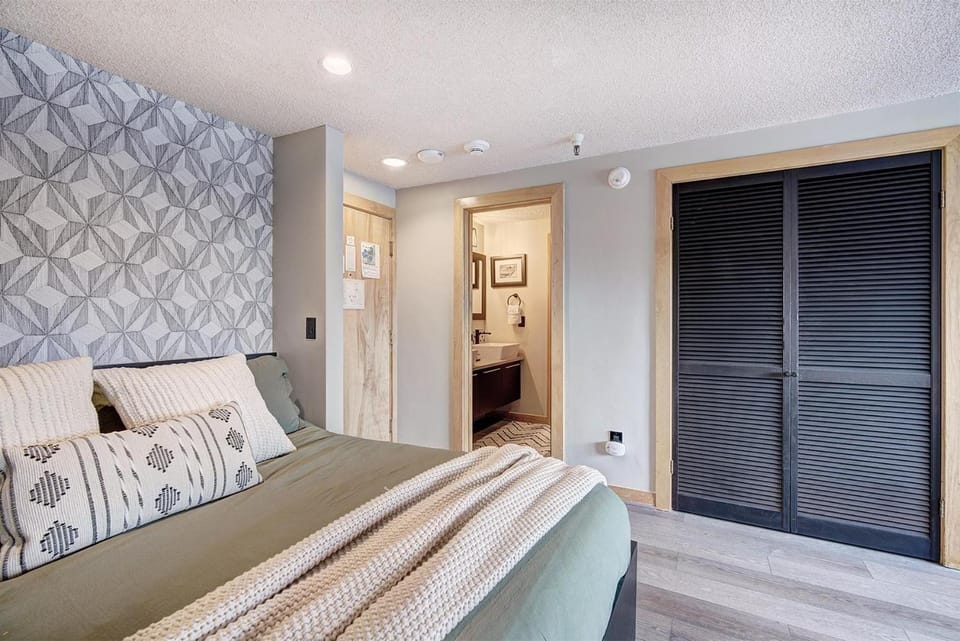 Village at Breck Studio 4217 by Ski Country Resorts Apartment in Breckenridge