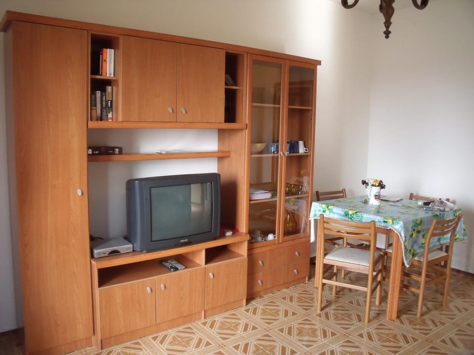 TV and multimedia, Living room, Dining area
