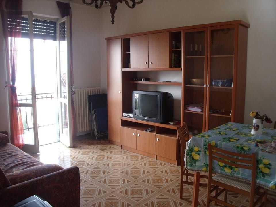 TV and multimedia, Living room, Dining area