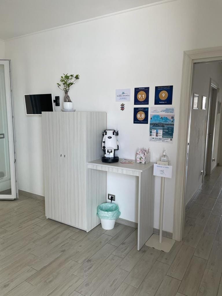 Sabbia Bianca Affittacamere Bed and Breakfast in Torre Lapillo