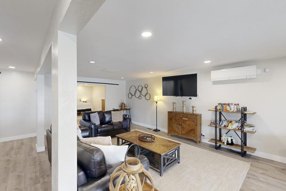 Whale Watchers -Lower House in Depoe Bay