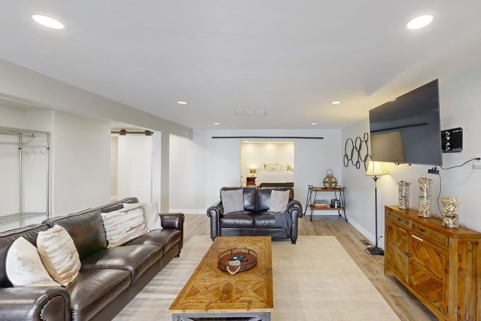 Whale Watchers -Lower House in Depoe Bay