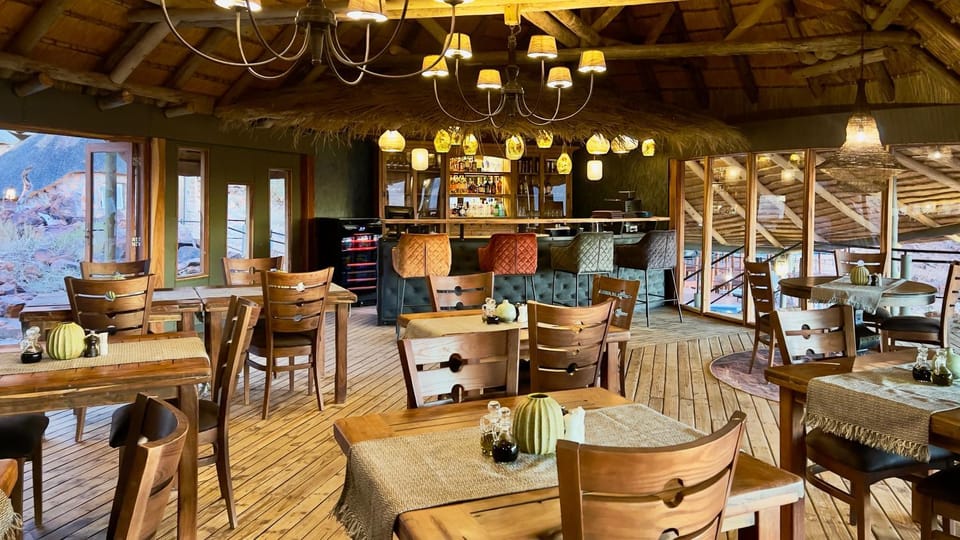 Restaurant/places to eat, Lounge or bar, Seating area