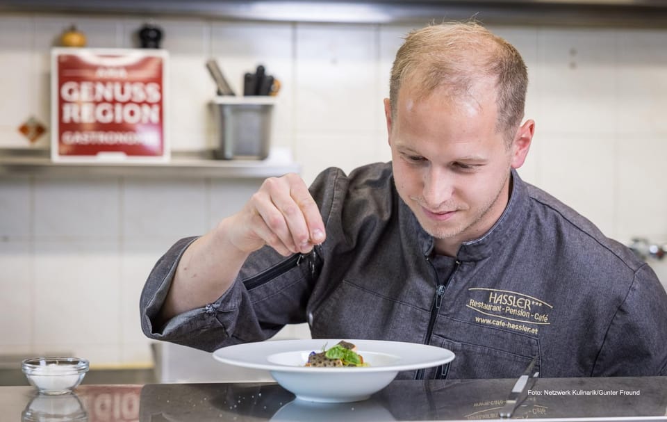 Restaurant/places to eat, People, Food and drinks