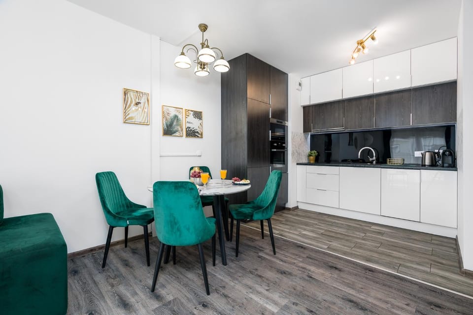 Dining area, kitchen