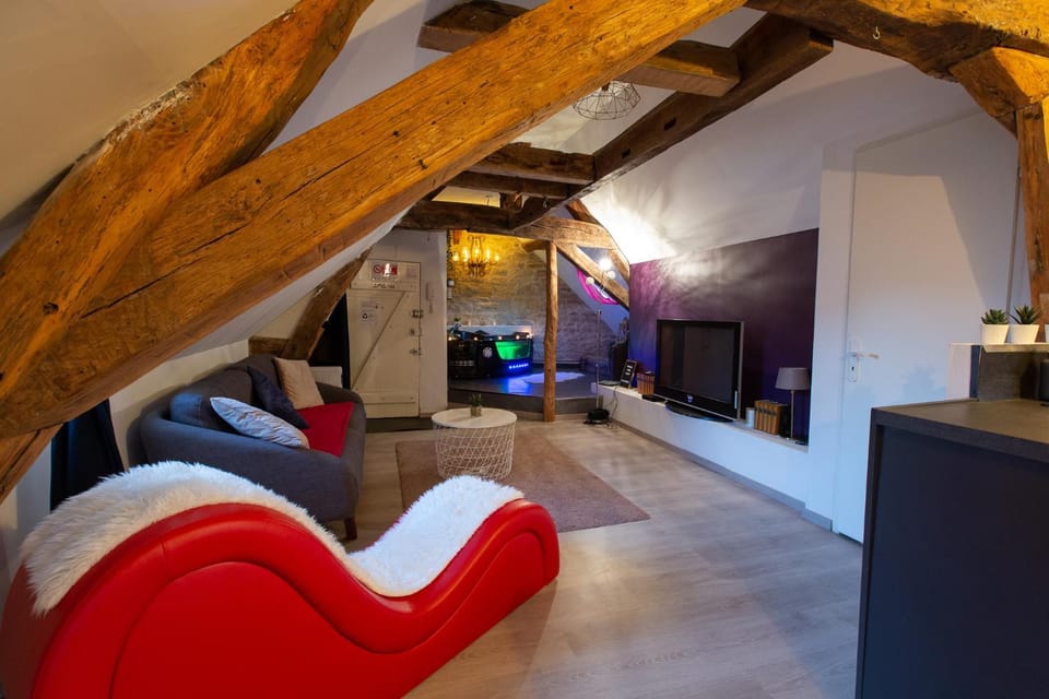 Communal lounge/ TV room, TV and multimedia, Living room, Photo of the whole room