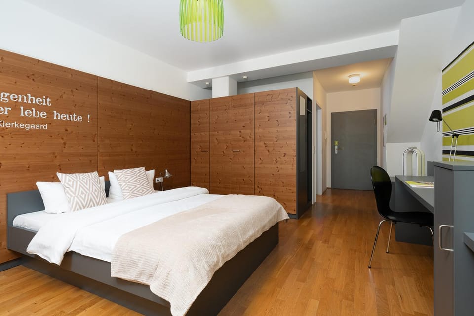 Bed, TV and multimedia, Photo of the whole room, Bedroom, wardrobe