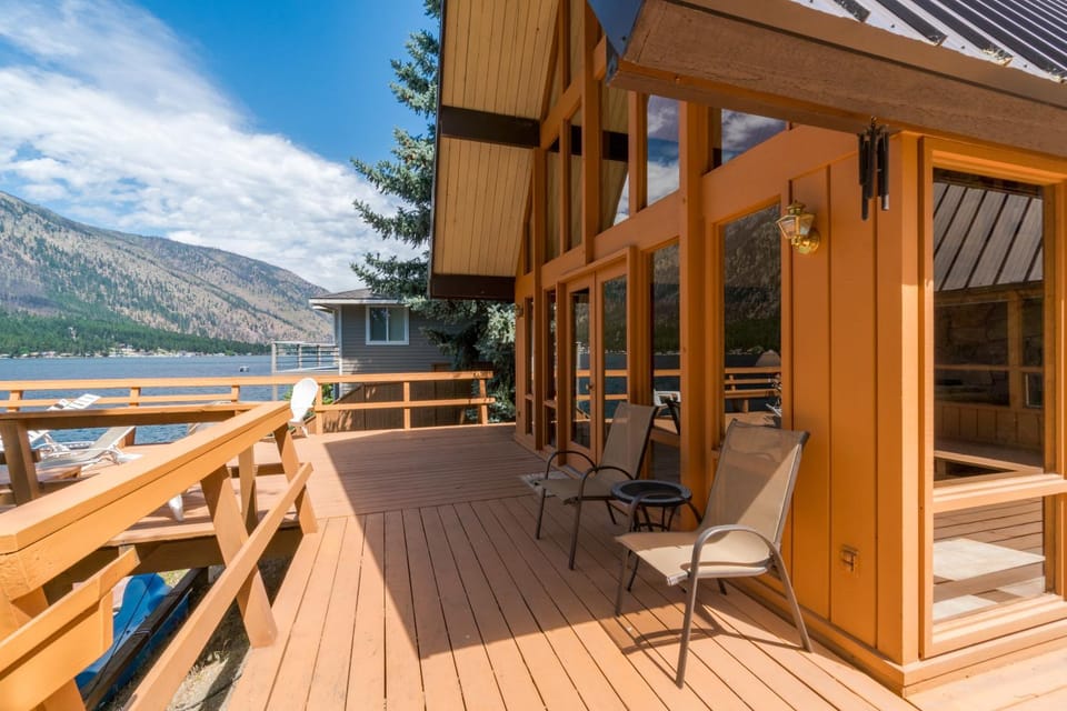 Clear Water House in Lake Entiat