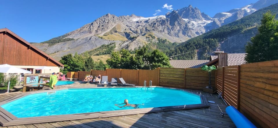 Mountain view, Pool view, Swimming pool