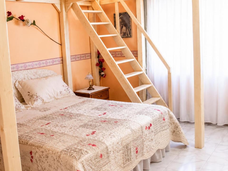 Photo of the whole room, Bedroom, bunk bed