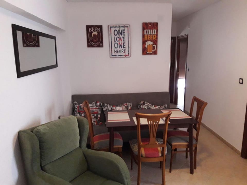 Lounge or bar, Dining area