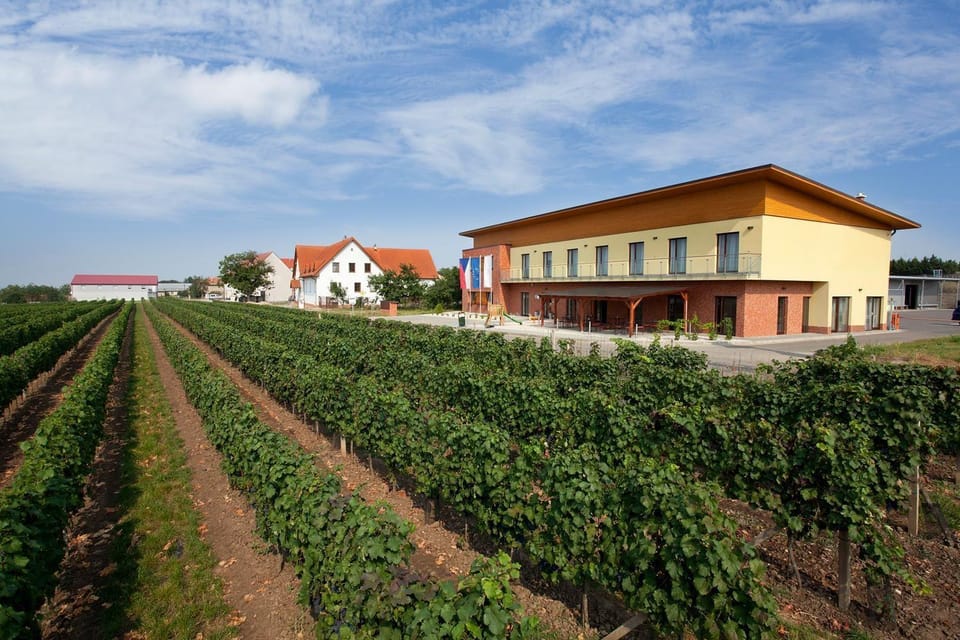 Property building, Facade/entrance, Neighbourhood, Bird's eye view, Garden, Balcony/Terrace, Other, Hiking, Cycling, Sports