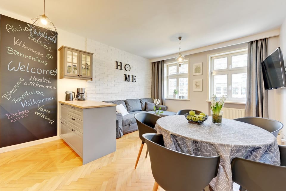 Kitchen or kitchenette, Living room