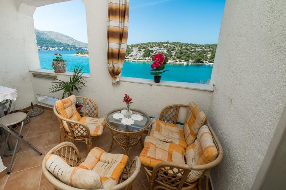 Balcony/Terrace, Seating area, Mountain view, Sea view