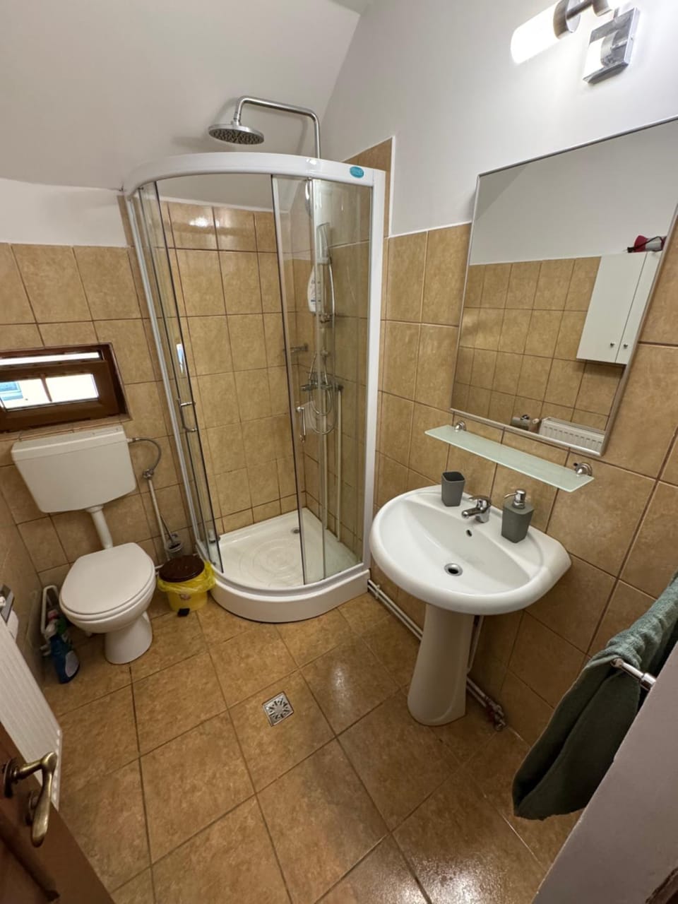 Shower, Toilet, Bathroom, towels