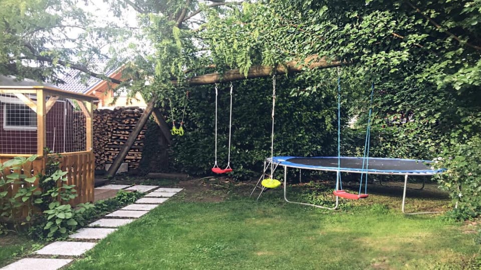 Patio, Spring, Day, Activities, Summer, BBQ facilities, Children play ground, Garden, On site, Garden view