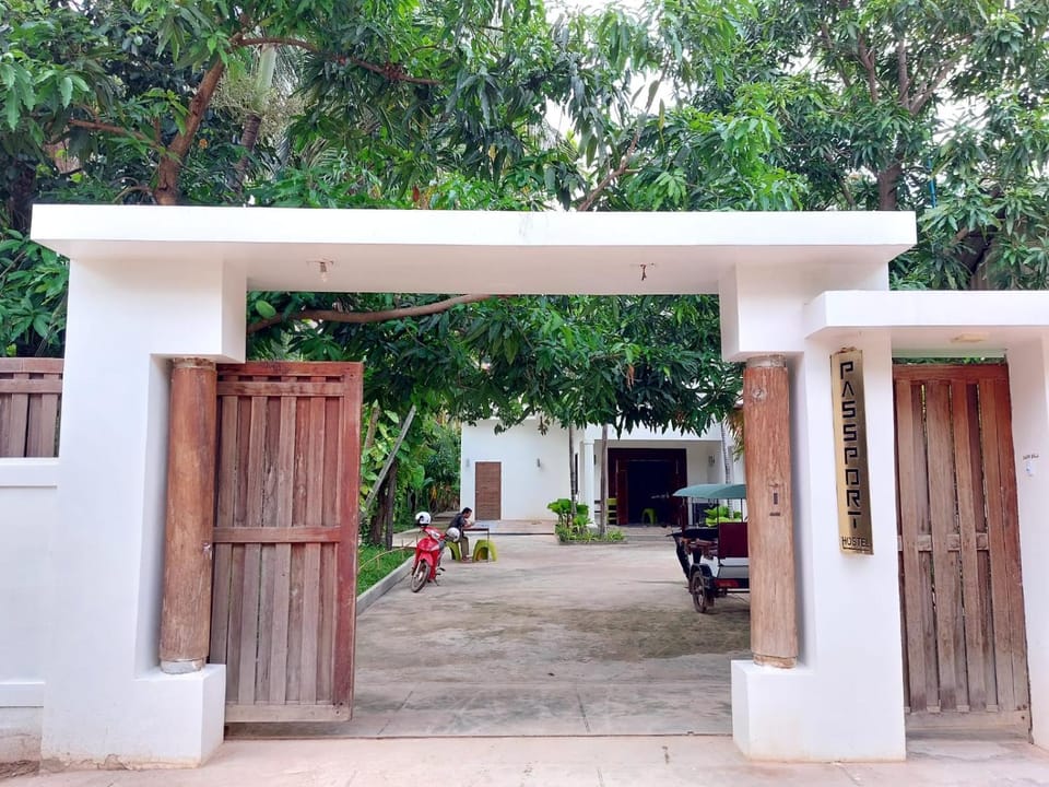 Facade/entrance, Internal: Not applicable to any particular room