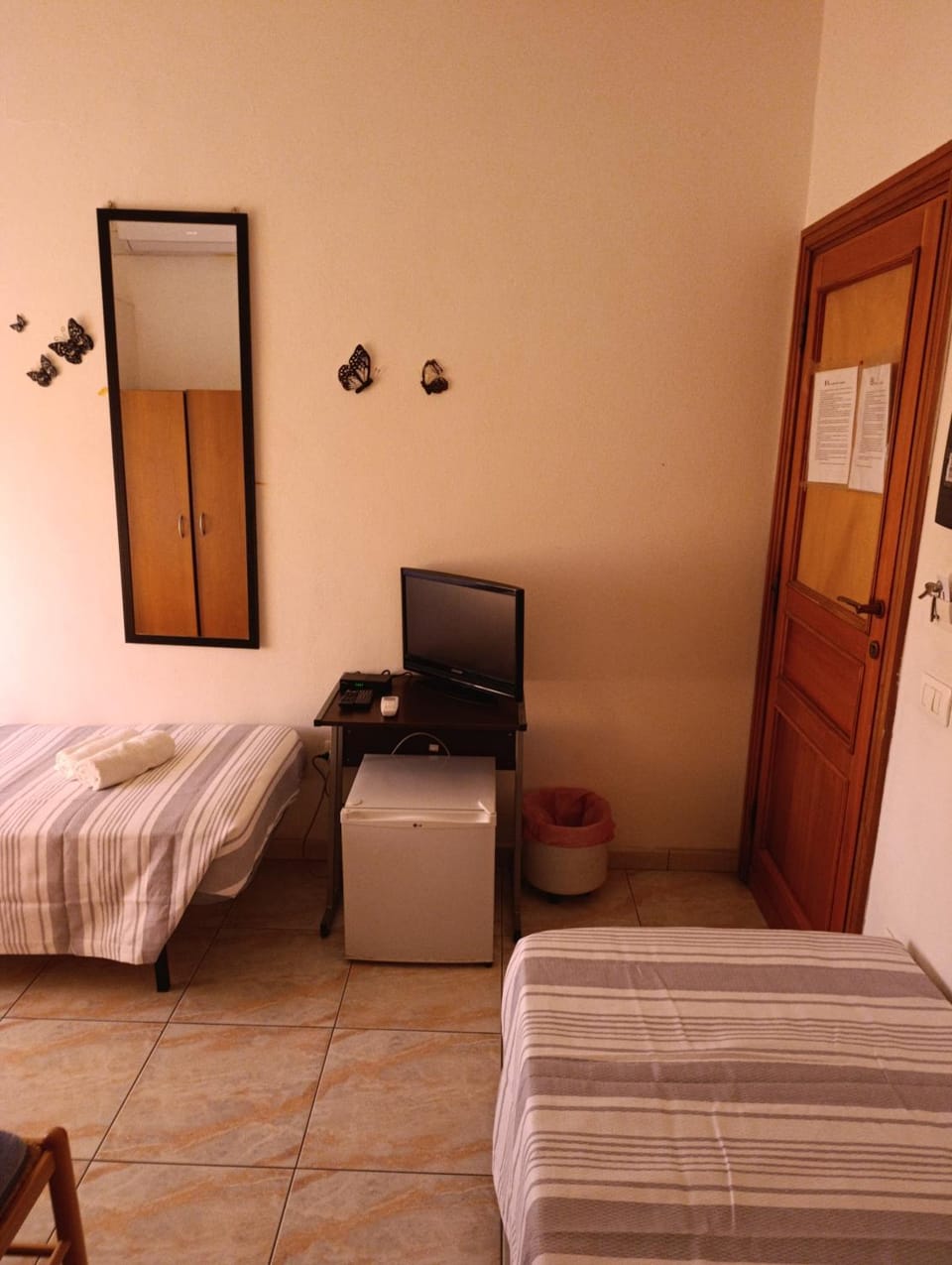 Bed, TV and multimedia, Photo of the whole room, Bedroom, minibar, towels