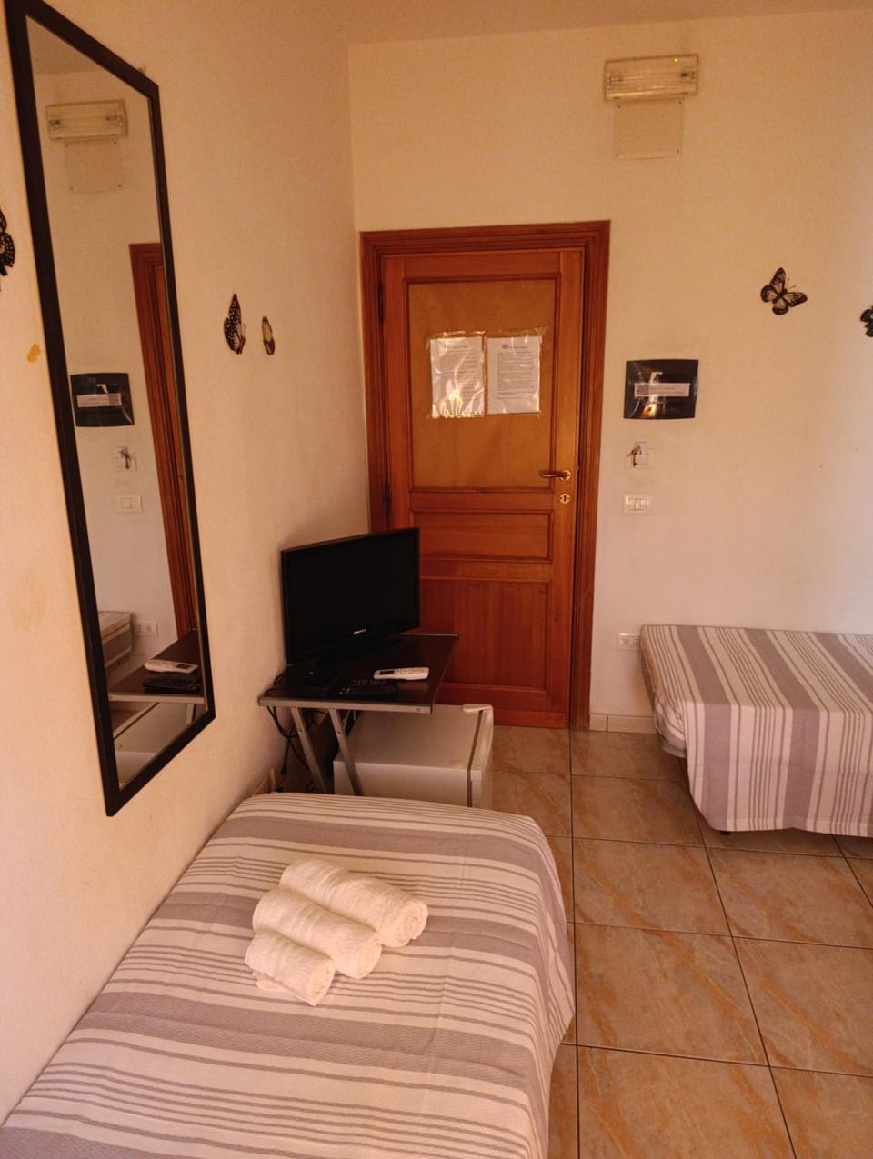 Bed, TV and multimedia, Photo of the whole room, Bedroom, minibar, towels