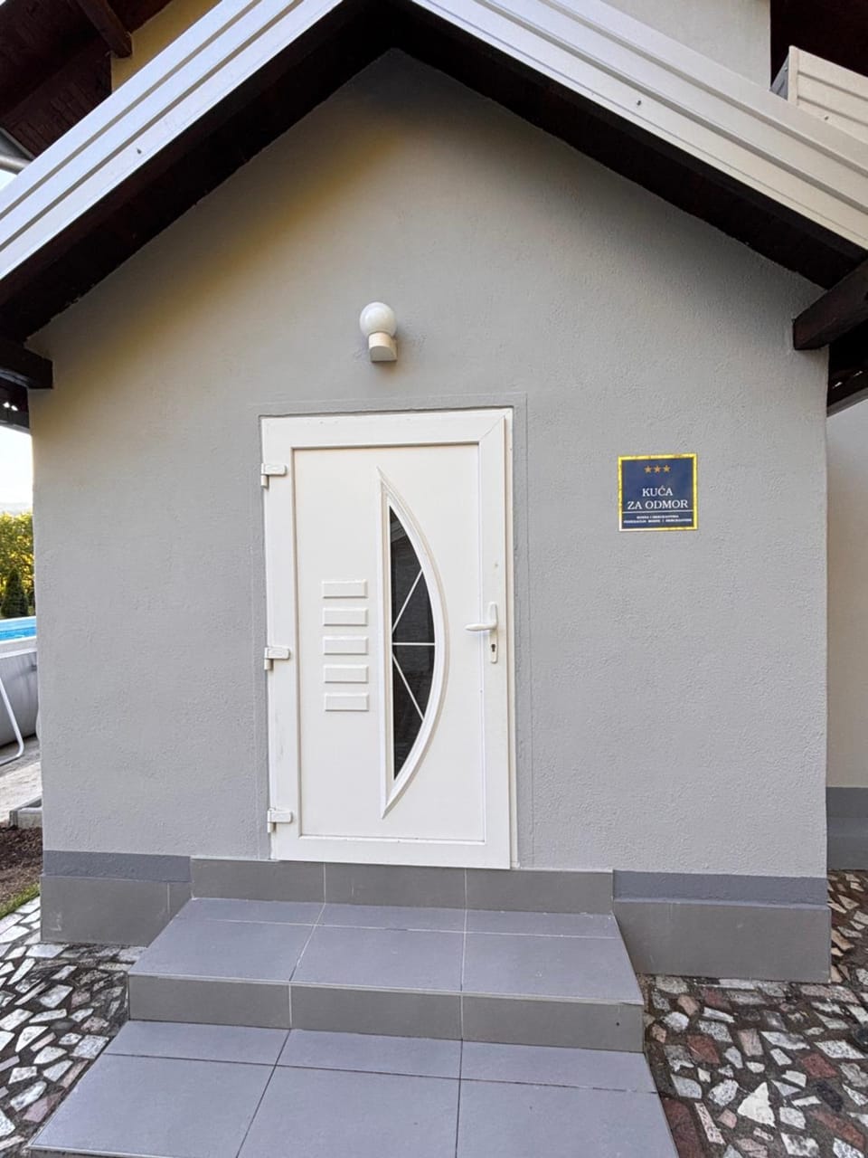 Facade/entrance