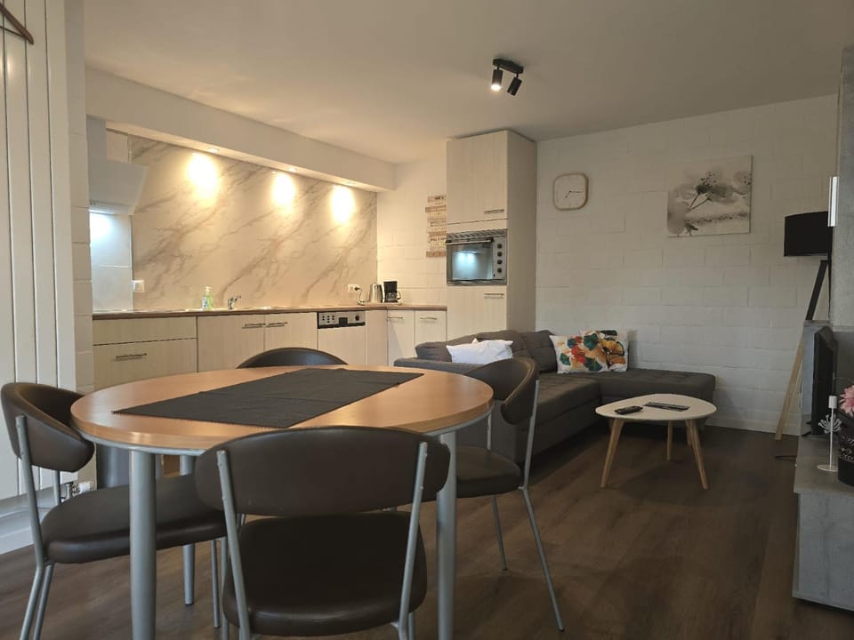 Kitchen or kitchenette, kitchen, kitchen