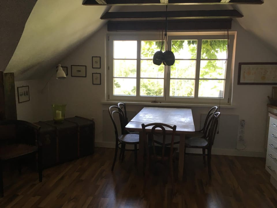Photo of the whole room, Dining area