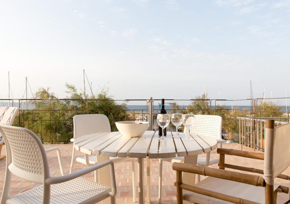 Day, Natural landscape, View (from property/room), Balcony/Terrace, Seating area, Sea view, Street view