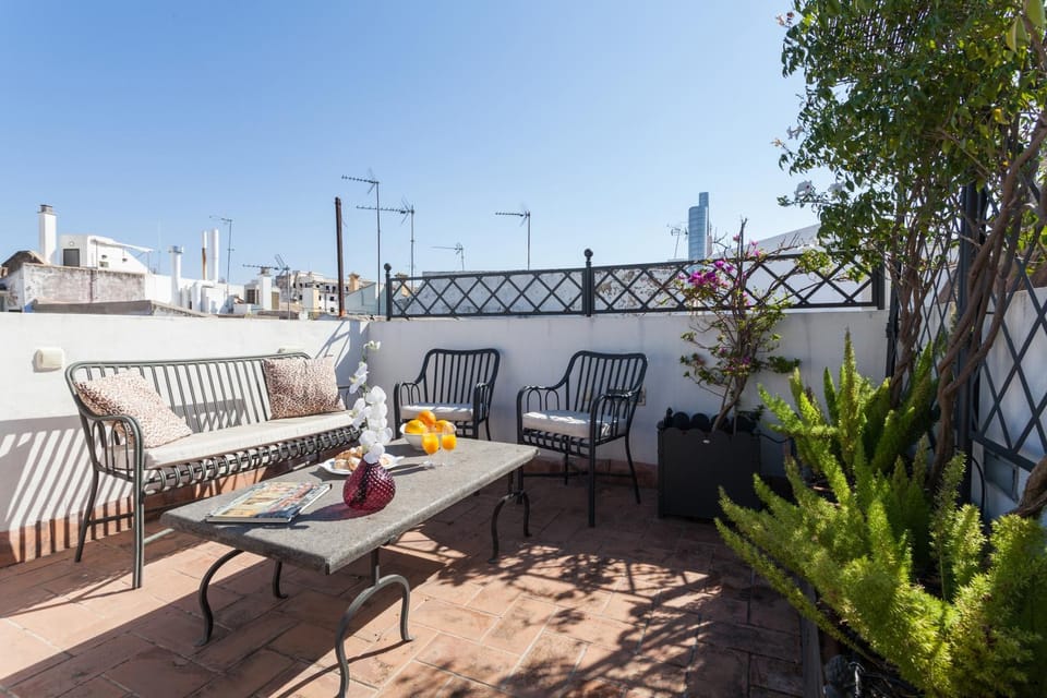Property building, Garden, Balcony/Terrace