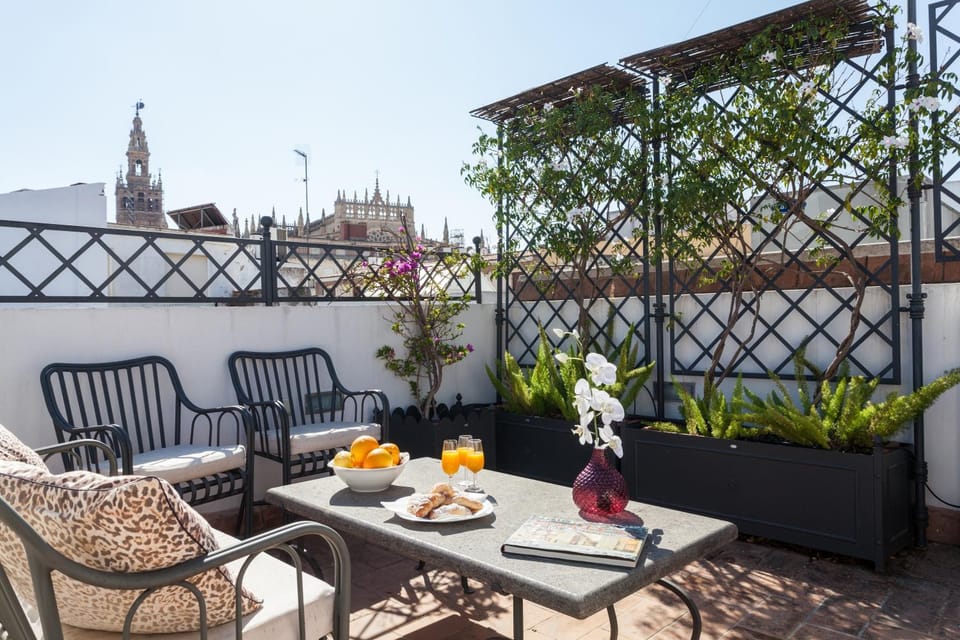 Property building, Garden, Balcony/Terrace