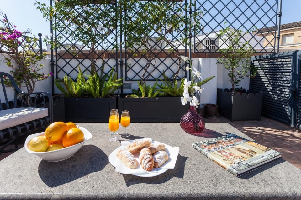 Property building, Garden, Balcony/Terrace