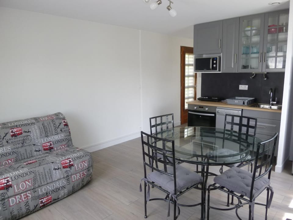 Perreux Apartment in Amboise