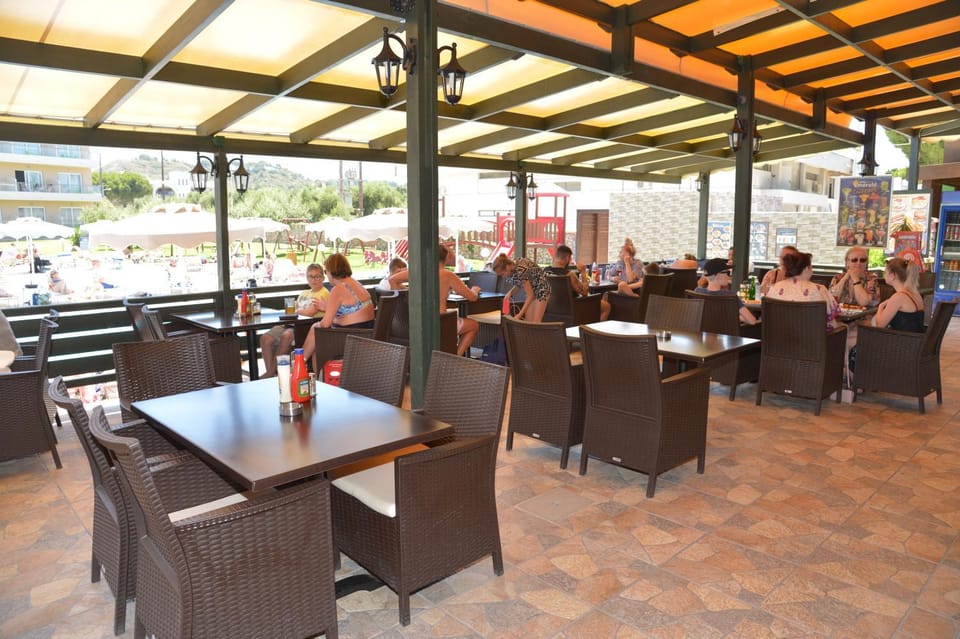 Emerald Hotel Apartment hotel in Kremasti