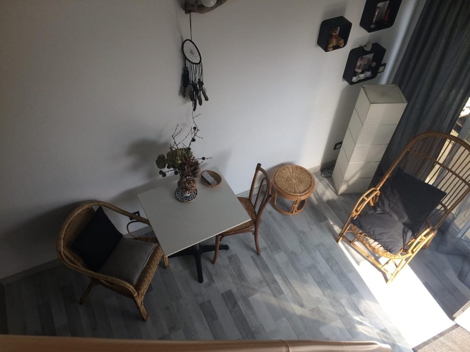 Seating area
