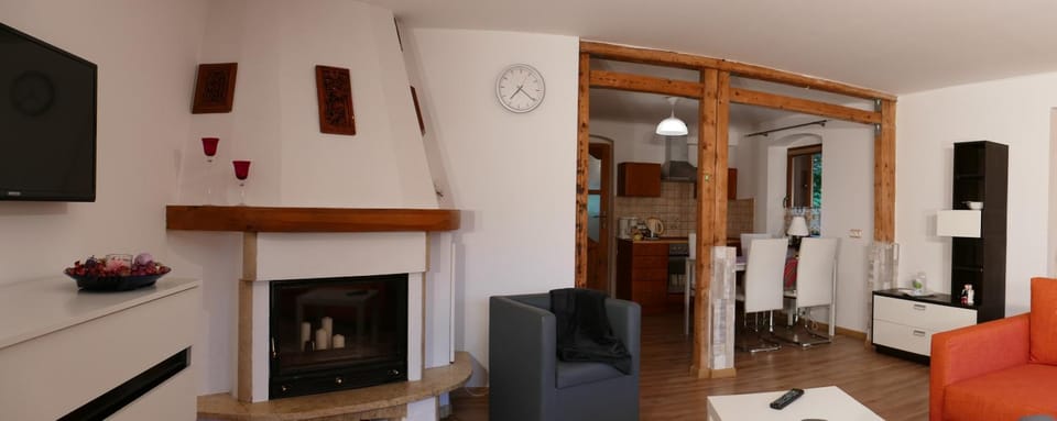Communal lounge/ TV room, TV and multimedia, Living room, Seating area