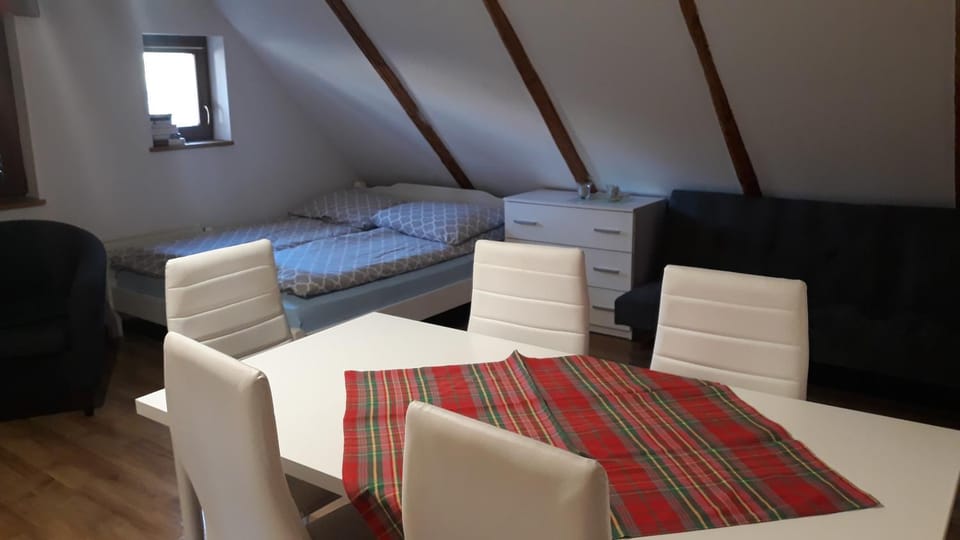 Seating area, Dining area, Bedroom
