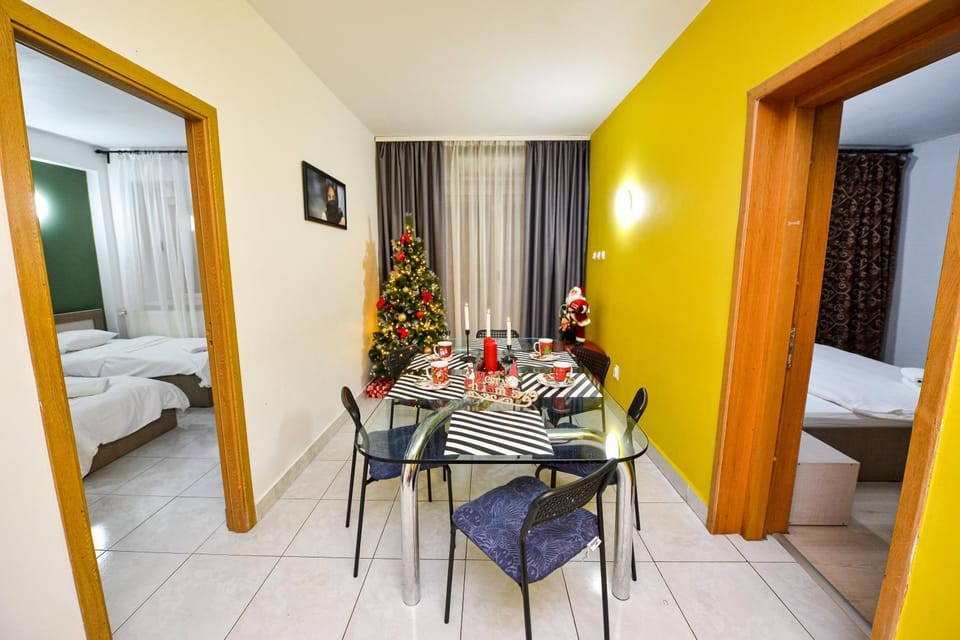 Bed, TV and multimedia, Living room, Photo of the whole room, Seating area, Dining area, Bedroom, towels