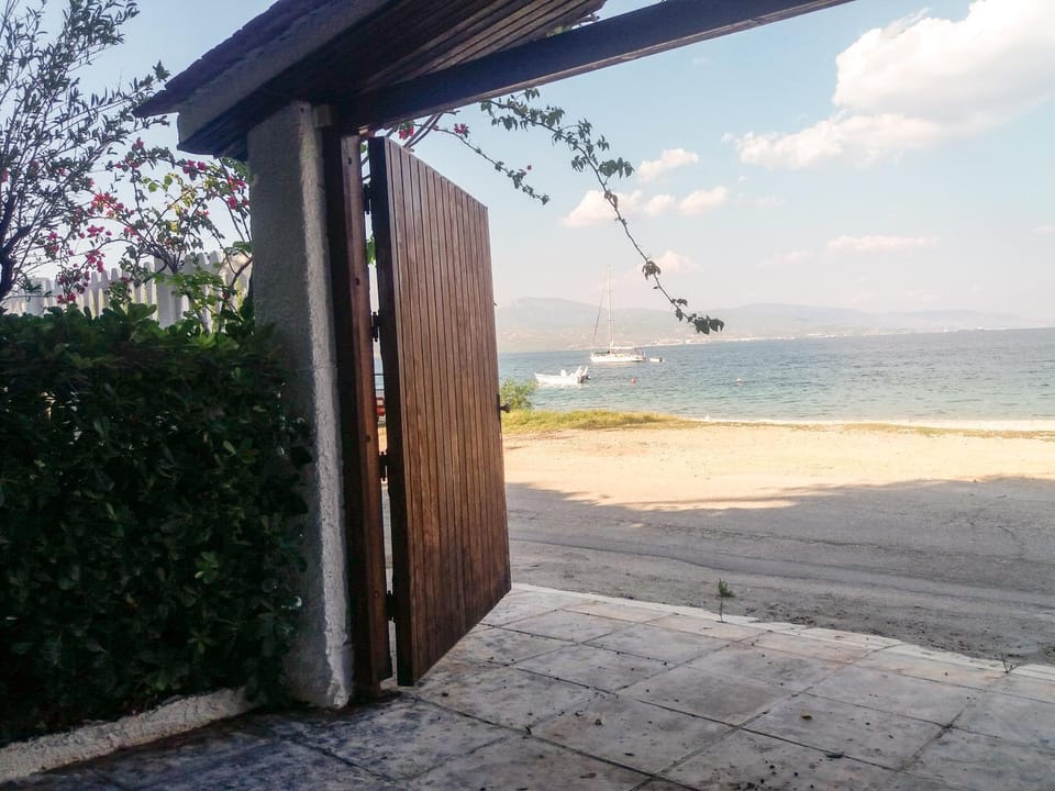 Per Mare beachfront studio House in Argolis, Greece