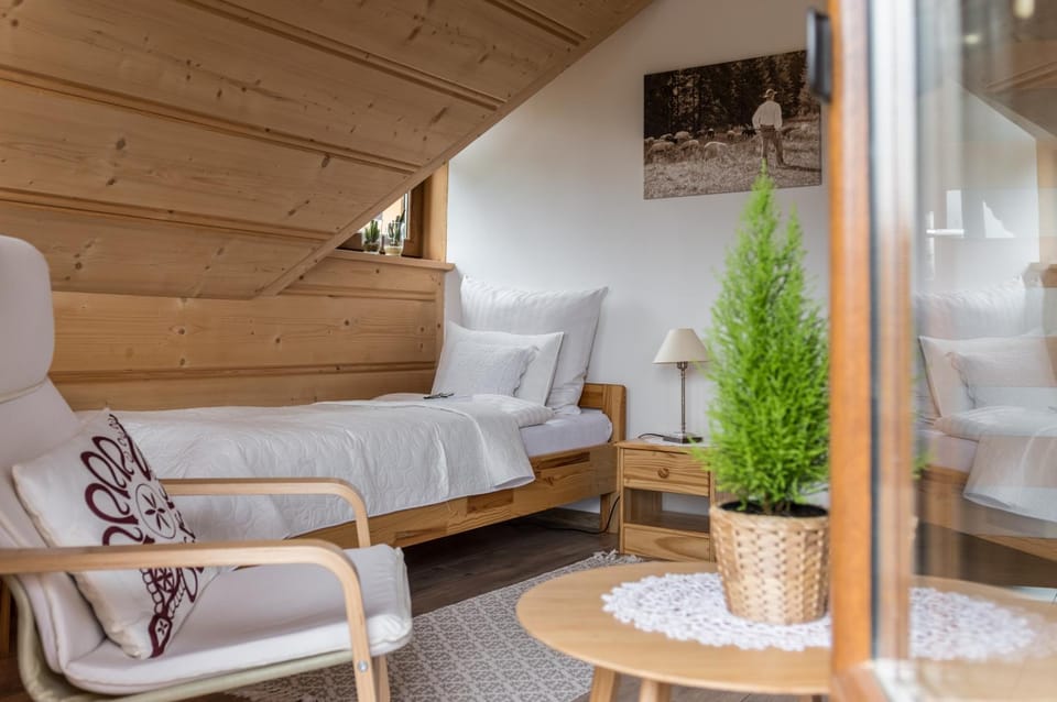 Photo of the whole room, Decorative detail, Seating area, Bedroom