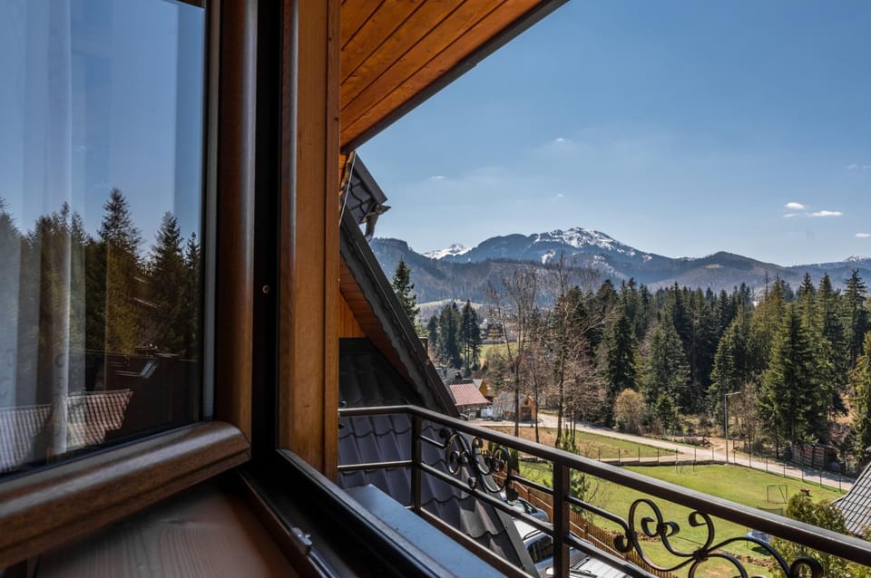 Balcony/Terrace, Mountain view