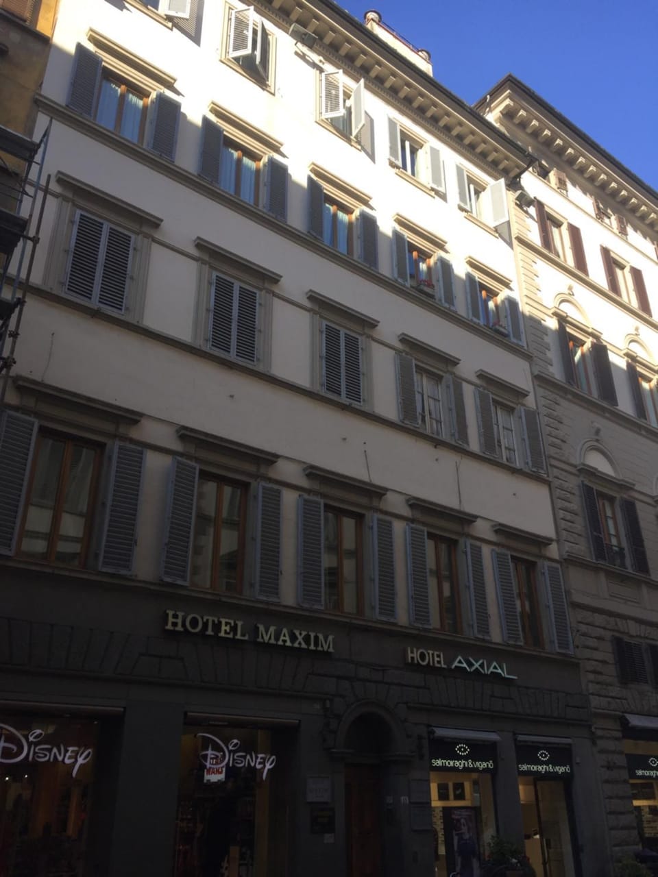 Facade/entrance