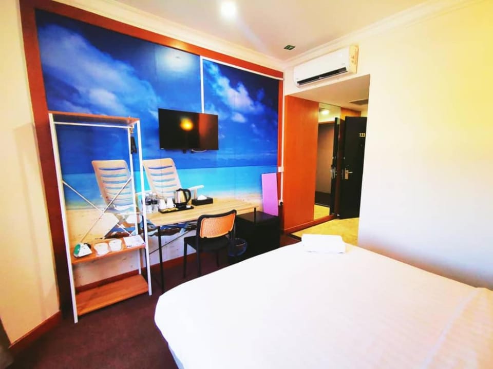 Bed, TV and multimedia, air conditioner