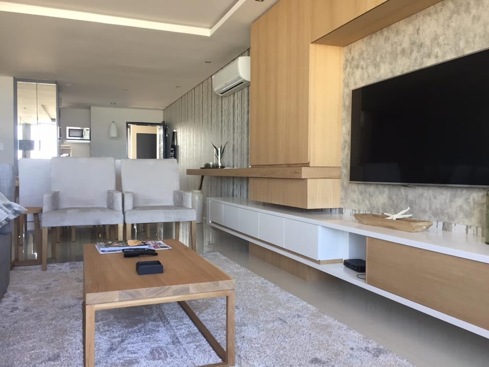 Blouberg Luxury Beachfront Apartment Apartment in Cape Town