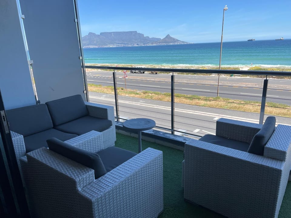 Blouberg Luxury Beachfront Apartment Apartment in Cape Town